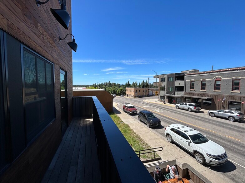 619 Nucleus Ave, Columbia Falls, MT à louer - Photo de l’immeuble – Image 3 sur 13