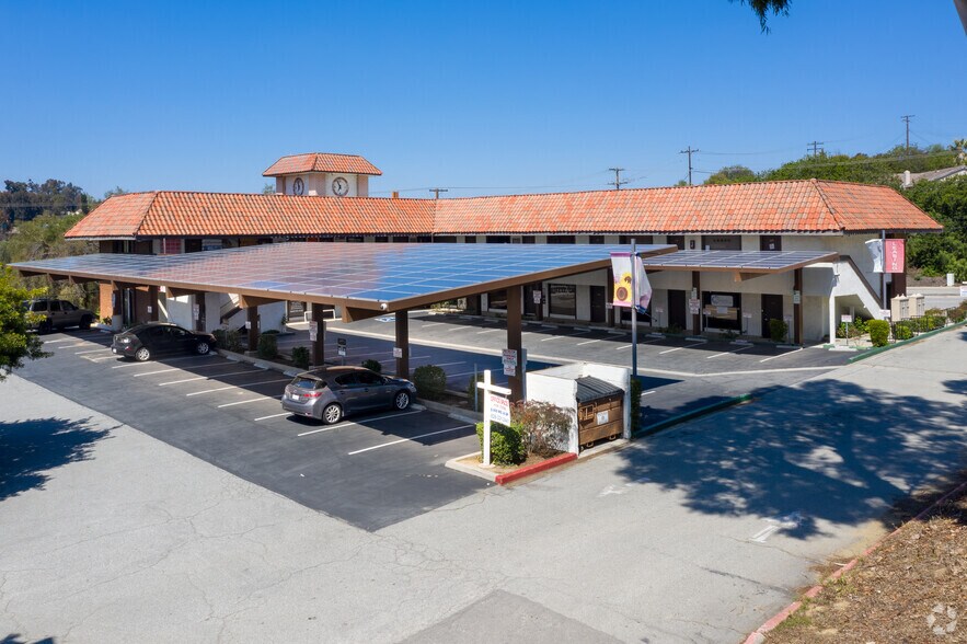 21308 Pathfinder Rd, Diamond Bar, CA à louer - Photo de l’immeuble – Image 2 sur 15