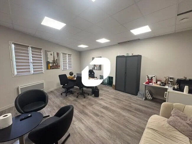 Plus de détails pour Bureau, Local d'activités à louer