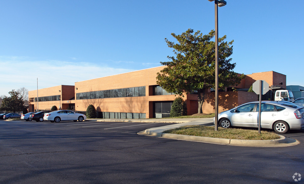 708 Quince Orchard Rd, Gaithersburg, MD à louer - Photo de l’immeuble – Image 2 sur 4