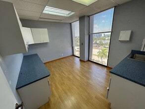 2500 E Hallandale Beach Blvd, Hallandale Beach, FL à louer Photo de l’immeuble– Image 2 sur 5