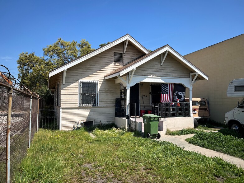 1739 E 42nd St, Vernon, CA à vendre - Photo principale – Image 1 sur 1