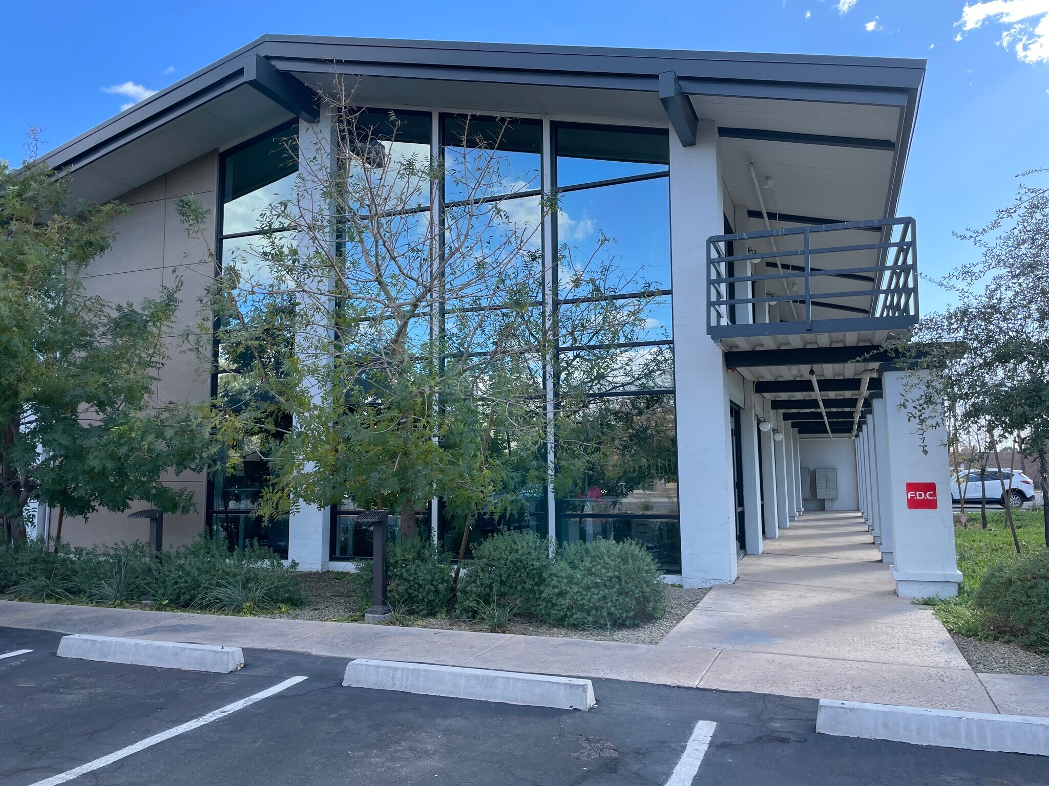 201 E Southern Ave, Tempe, AZ à louer Photo principale– Image 1 sur 10