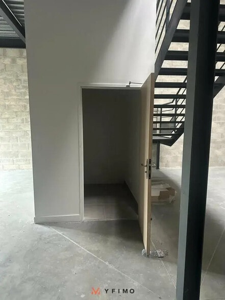 Local d’activités dans Droue-sur-Drouette à louer - Photo de l’immeuble – Image 3 sur 9