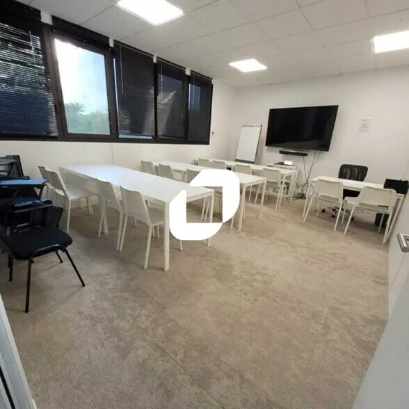 Bureau dans Boulogne-Billancourt à louer - Photo de l’immeuble – Image 2 sur 3