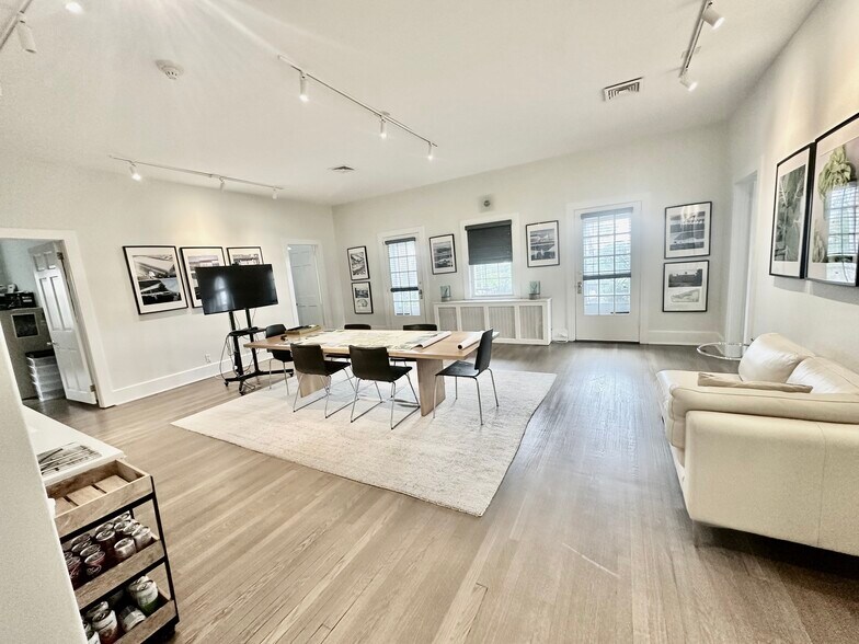 95 E Putnam Ave, Greenwich, CT à louer - Photo de l’immeuble – Image 1 sur 17