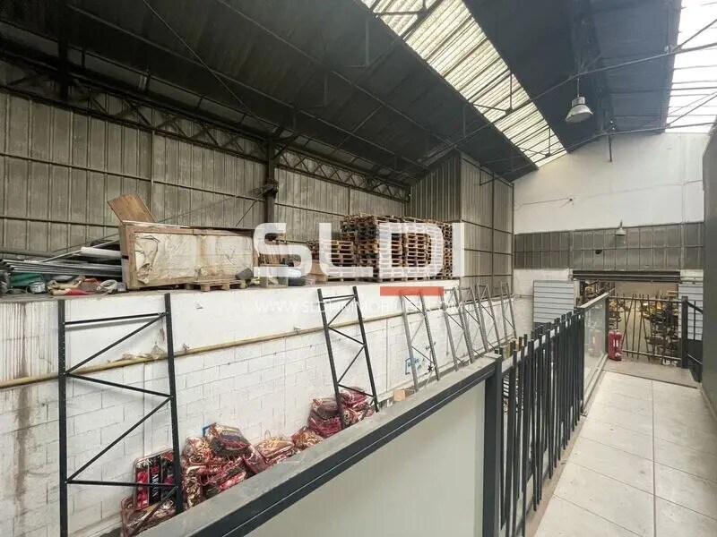 Local d’activités dans Vénissieux à louer Photo de l’immeuble– Image 1 sur 7