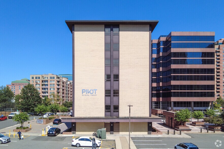 3801 N Fairfax Dr, Arlington, VA à louer - Photo de l’immeuble – Image 2 sur 5