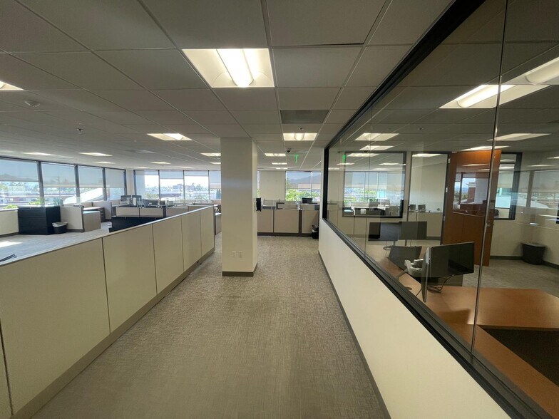 700 N Central Ave, Glendale, CA à louer - Photo de l’immeuble – Image 3 sur 19