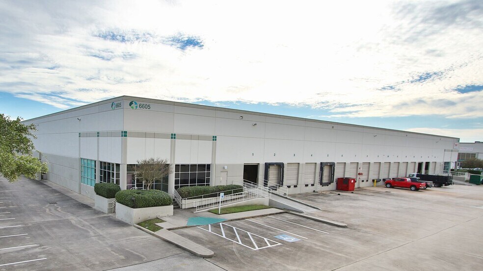 10333 Papalote St, Houston, TX à louer - Photo de l’immeuble – Image 3 sur 9