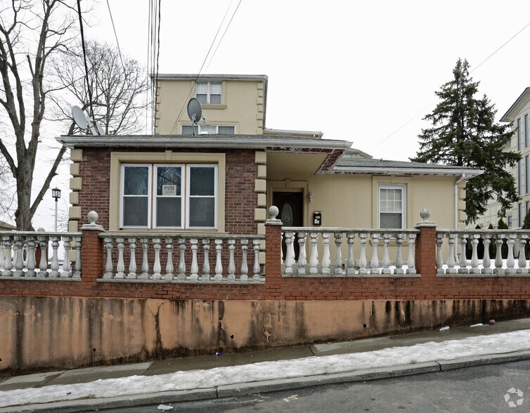 69 Starbuck St, Staten Island, NY à vendre - Photo de l’immeuble – Image 2 sur 52