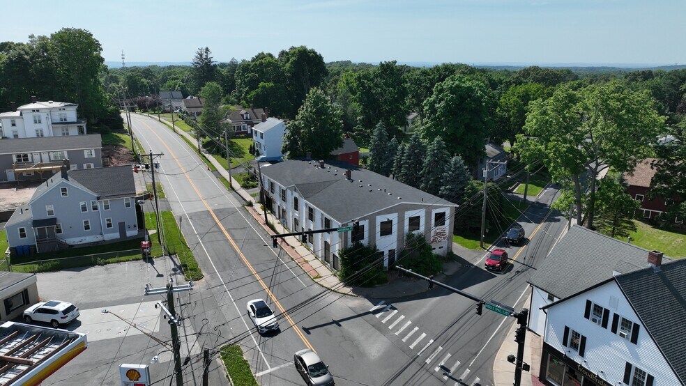 485 Middle Tpke E, Manchester, CT à vendre - Photo de l’immeuble – Image 2 sur 2
