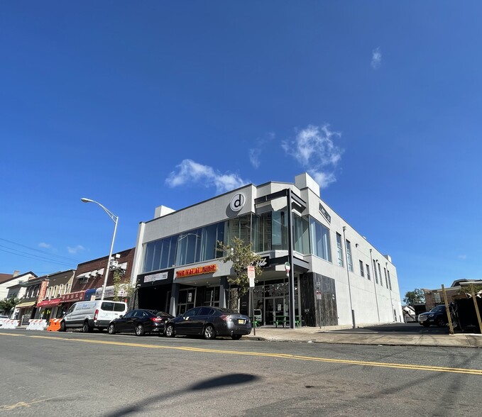 37 Easton Ave, New Brunswick, NJ à louer - Photo de l’immeuble – Image 1 sur 11