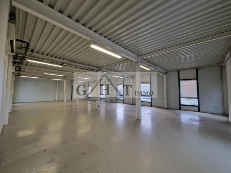 Industriel/Logistique dans Baillet-en-France à vendre - Photo de l’immeuble – Image 3 sur 12