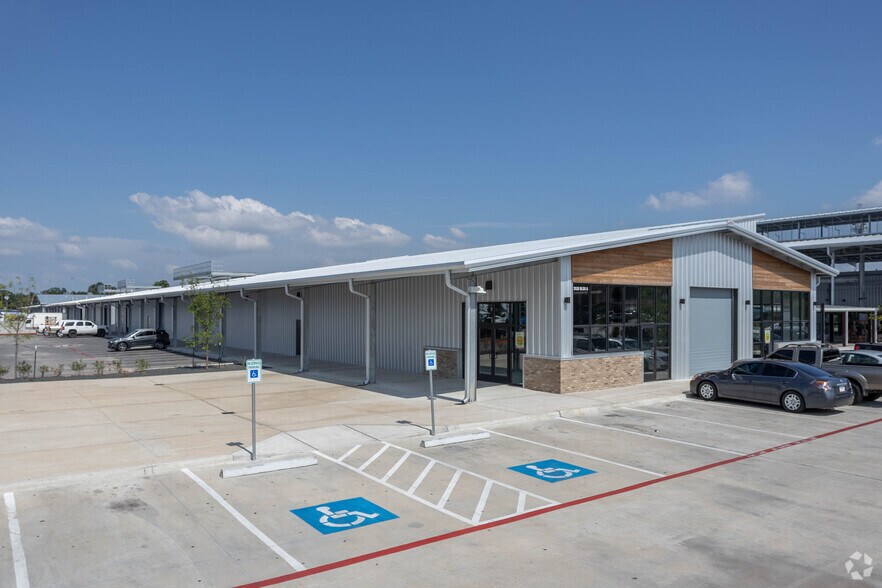 2520 Airline Dr, Houston, TX à louer - Photo de l’immeuble – Image 2 sur 10