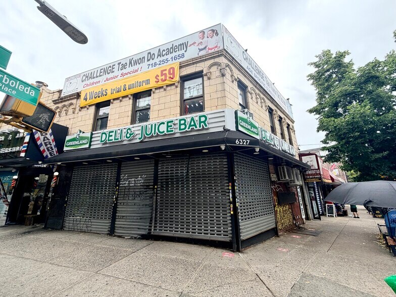 6327 Roosevelt Ave, Woodside, NY à louer - Photo de l’immeuble – Image 1 sur 10