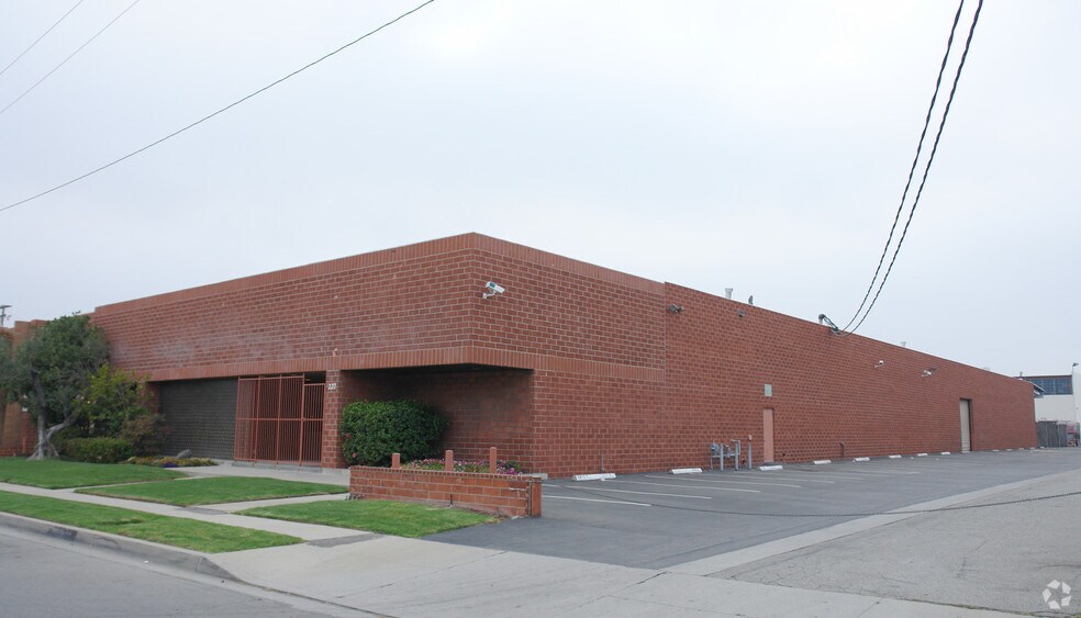 227 W 140th St, Los Angeles, CA à louer - Photo de l’immeuble – Image 2 sur 15