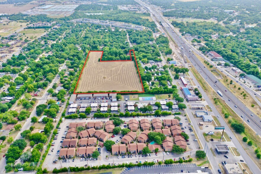000 Smith Lane, San Marcos, TX à vendre - Photo de l’immeuble – Image 3 sur 6