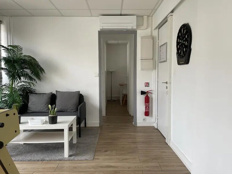 62-64 Rue Jean Jaurès, Puteaux à louer - Photo de l’immeuble – Image 3 sur 12