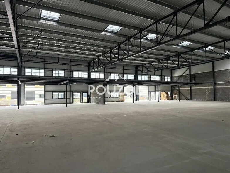 Local d’activités dans Clermont-Ferrand à louer - Photo de l’immeuble – Image 3 sur 8