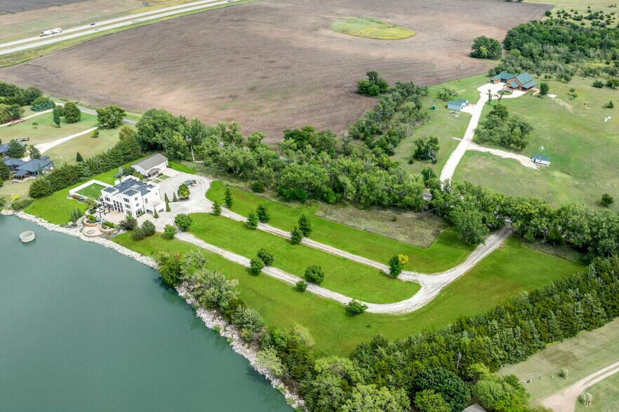 4122 186th Blvd, Russell, KS à vendre - Photo de l’immeuble – Image 2 sur 35