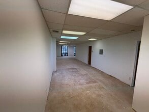 475 Main St, Farmingdale, NY à louer Photo intérieure– Image 2 sur 3