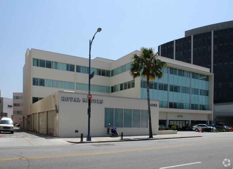 462 N Linden Dr, Beverly Hills, CA à louer - Photo de l’immeuble – Image 2 sur 6