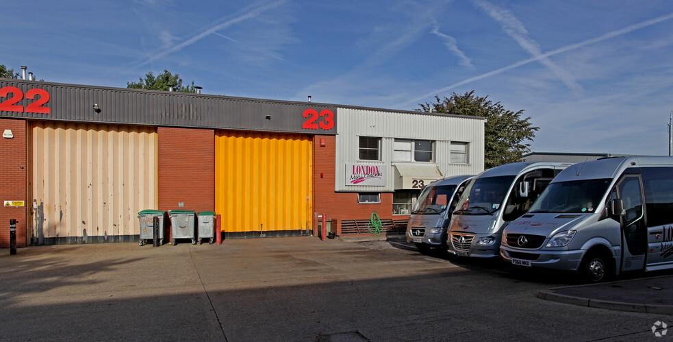 Spitfire Way, Hounslow à louer - Photo de l’immeuble – Image 2 sur 15