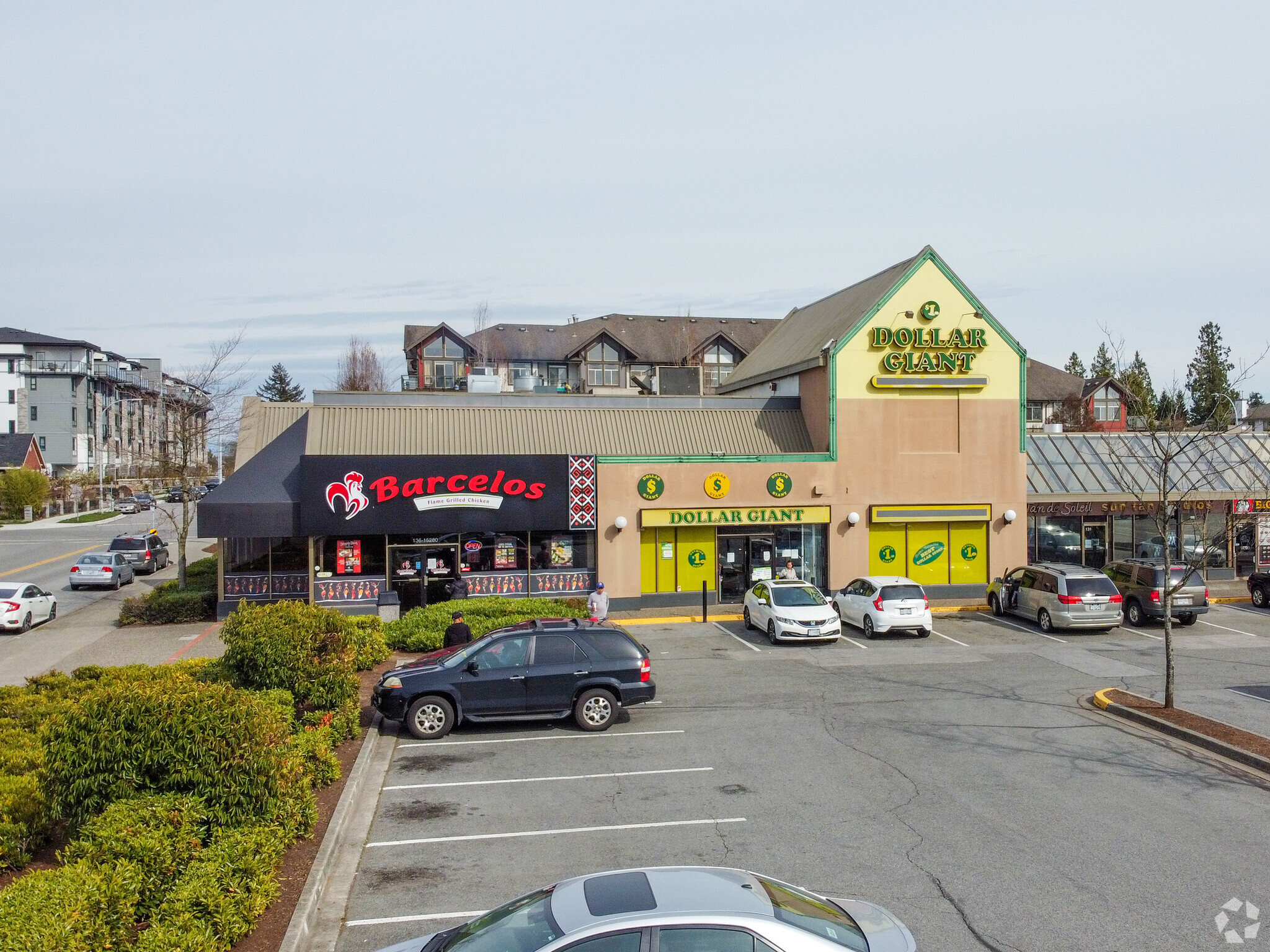 15280 101 Ave, Surrey, BC à louer Photo principale– Image 1 sur 4