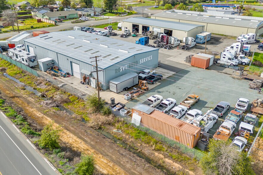 25533 N Highway 99, Acampo, CA à vendre - Photo principale – Image 1 sur 40