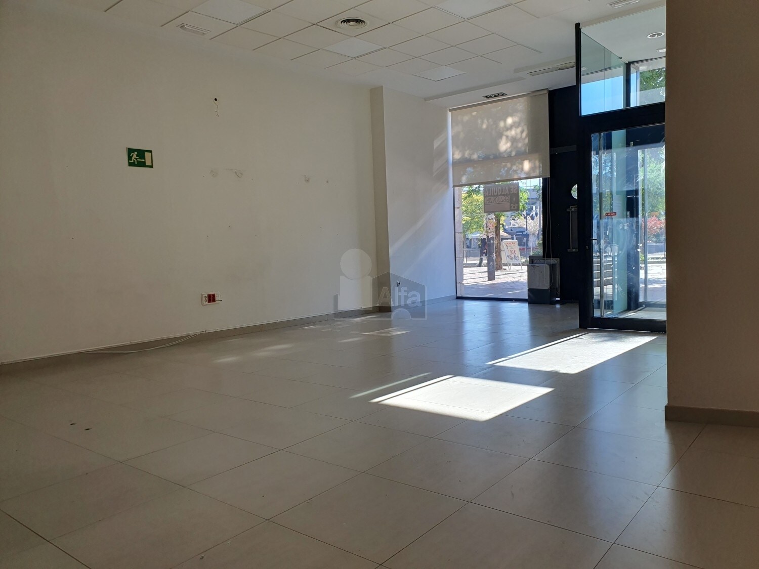 Local commercial dans Mairena del Aljarafe, Sevilla à louer Plan d’étage– Image 1 sur 9