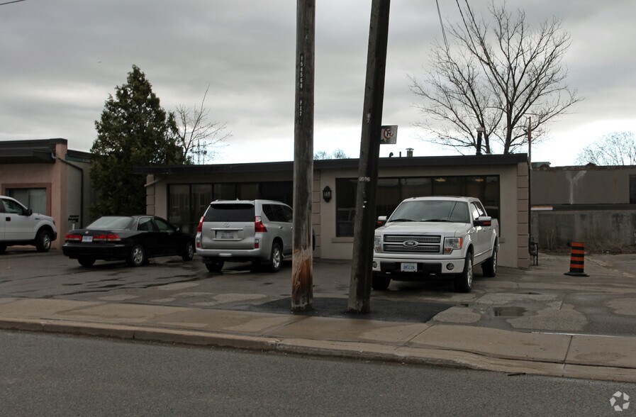 17 Oakland Ave, Toronto, ON à louer - Photo de l’immeuble – Image 2 sur 2