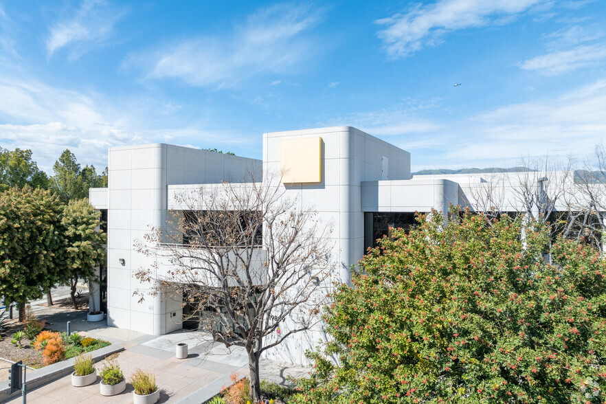 19809 Prairie St, Chatsworth, CA à vendre - Photo de l’immeuble – Image 1 sur 8