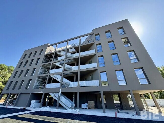 Plus de détails pour Bureau à vendre