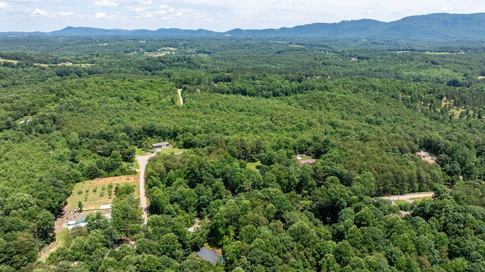 1981 Jamestown Rd, Morganton, NC à vendre - Photo de l’immeuble – Image 2 sur 19