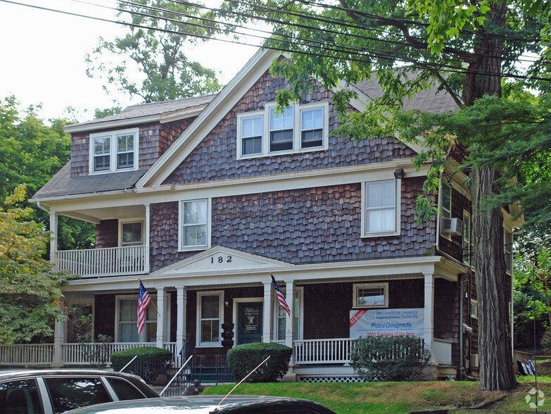 182 Main St, Huntington, NY à louer - Photo principale – Image 1 sur 1