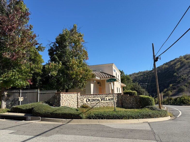 Olinda Dr, Brea, CA portefeuille de 2 biens à vendre sur LoopNet.fr - Photo de l’immeuble – Image 2 sur 16