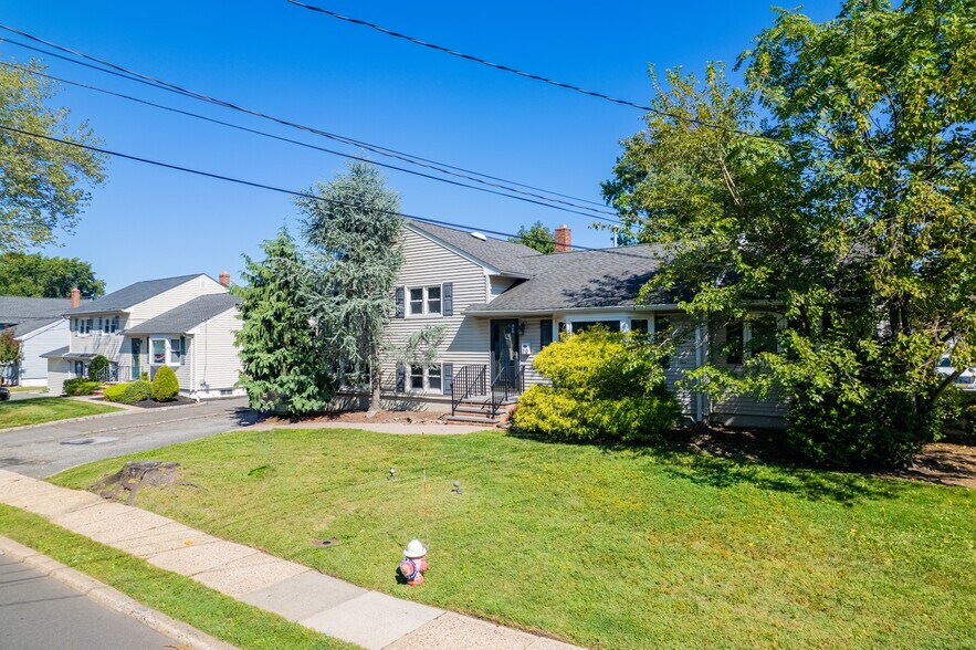 30 Brant Ave, Clark, NJ à vendre - Photo de l’immeuble – Image 3 sur 31