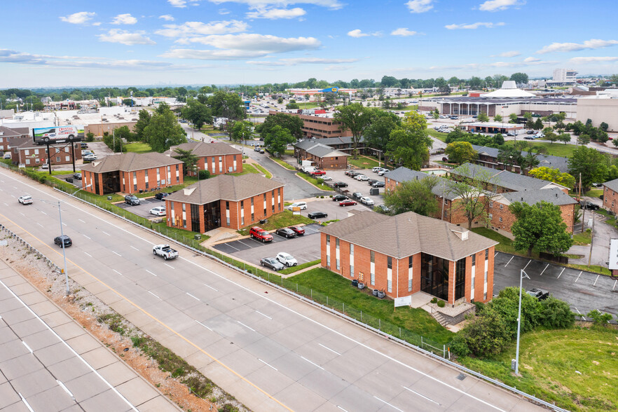 4171-4193 Crescent Dr, Saint Louis, MO à louer - Photo de l’immeuble – Image 2 sur 9