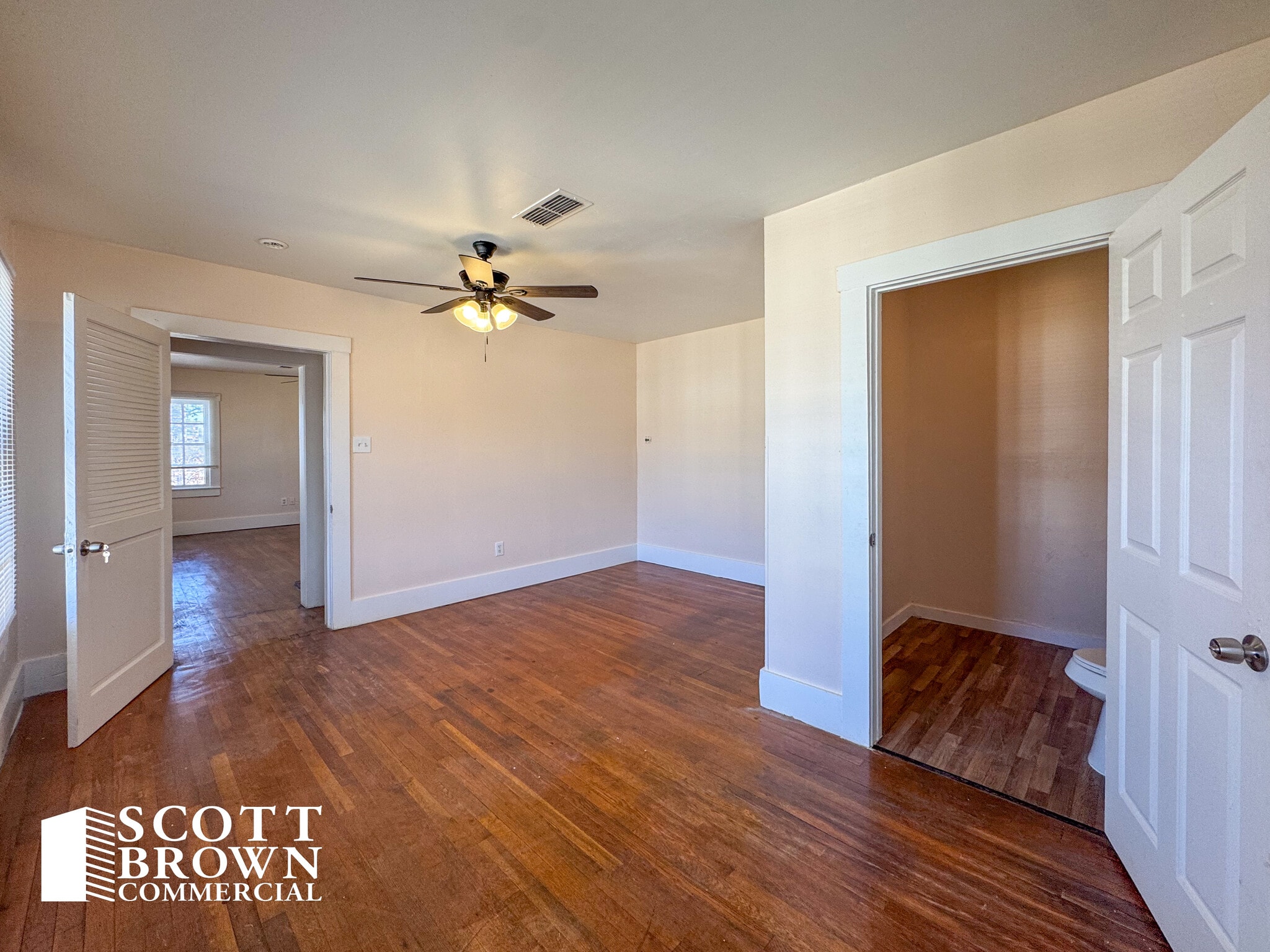 821 N Locust St, Denton, TX à louer Photo intérieure– Image 1 sur 6