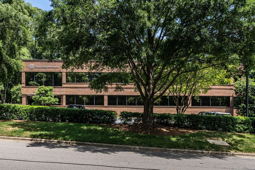 114 Edinburgh Dr S, Cary, NC à louer - Photo de l’immeuble – Image 2 sur 9