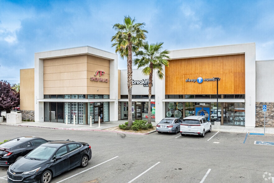 2908-2950 S Mooney Blvd, Visalia, CA à vendre - Photo de l’immeuble – Image 2 sur 38