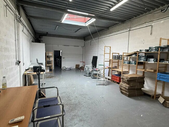 Plus de détails pour 645 Rue Mayor De Montricher, Aix-en-Provence - Industriel/Logistique à louer