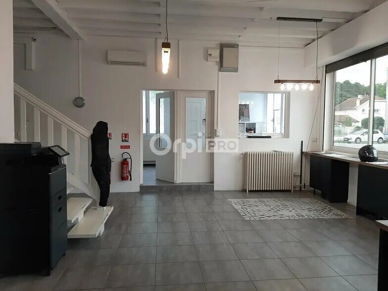 Local commercial dans Valence à louer - Photo de l’immeuble – Image 1 sur 10