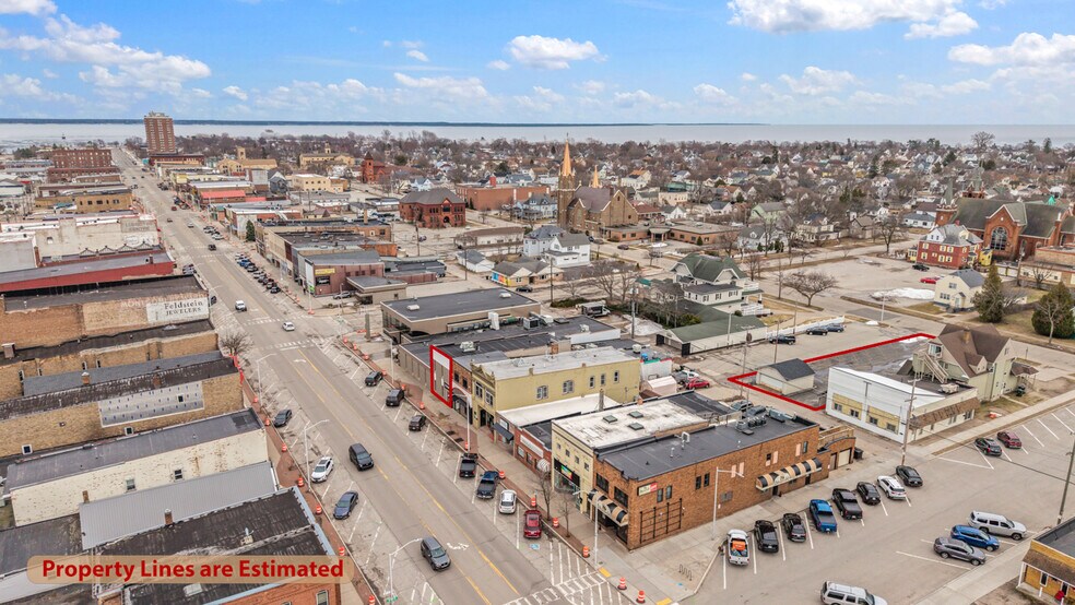 1211 Ludington St, Escanaba, MI à louer - Photo de l’immeuble – Image 2 sur 31
