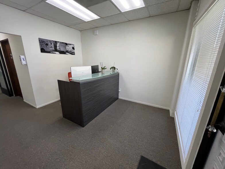 10934-10940 Portal Dr, Los Alamitos, CA à louer - Photo de l’immeuble – Image 2 sur 9