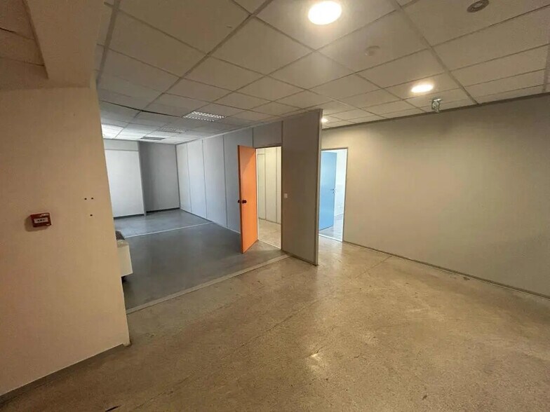 Bureau dans Toulon à louer - Photo de l’immeuble – Image 3 sur 9