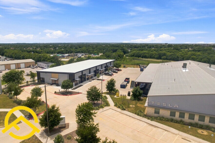 300 Co Rd 199, Hutto, TX à louer - Photo de l’immeuble – Image 2 sur 39