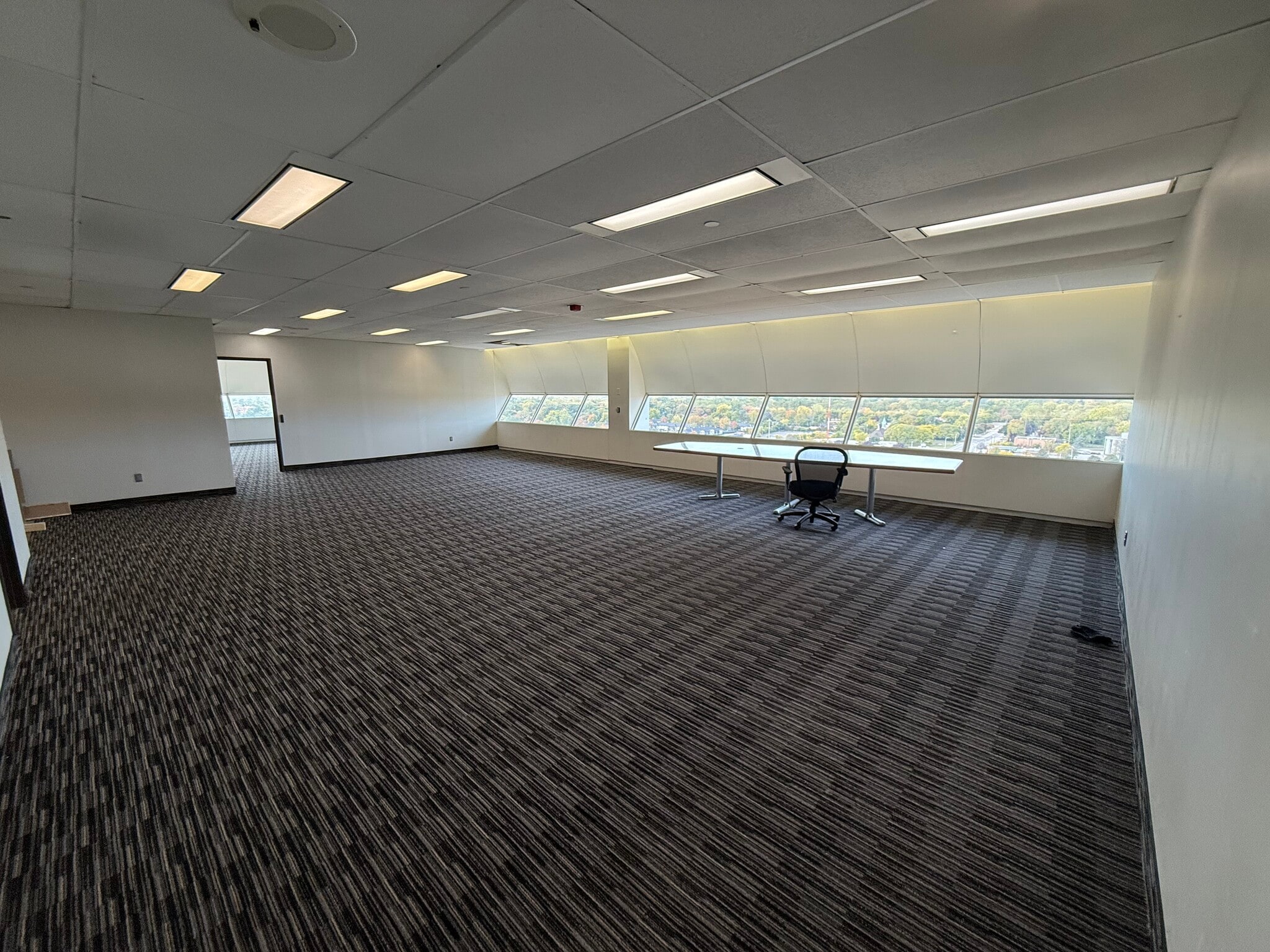 18000 W 9 Mile Rd, Southfield, MI à louer Photo intérieure– Image 1 sur 2