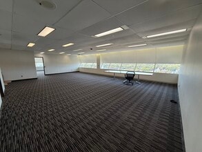 18000 W 9 Mile Rd, Southfield, MI à louer Photo intérieure– Image 1 sur 2